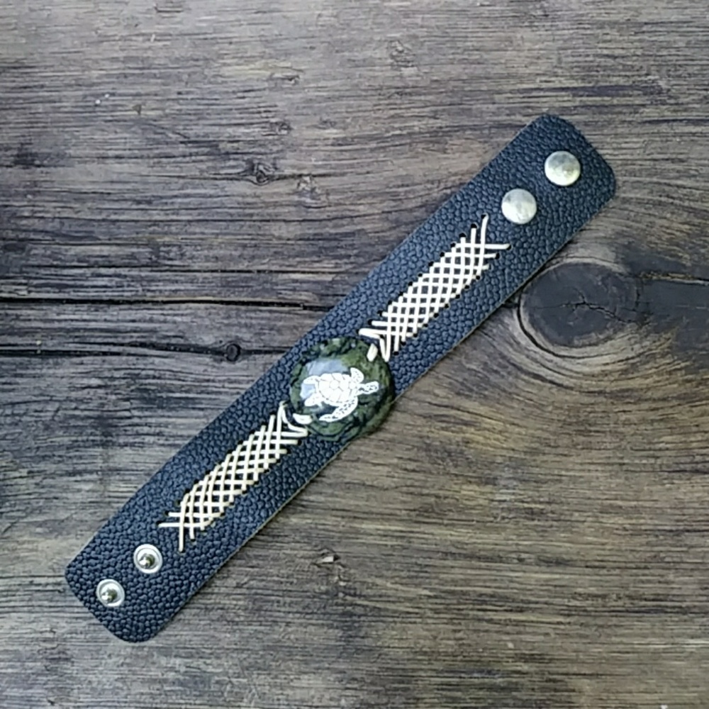 Leather snap bracelet